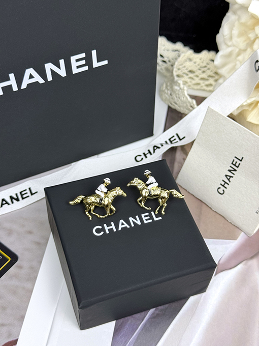 シャネル 乗馬のエナメルイヤリング