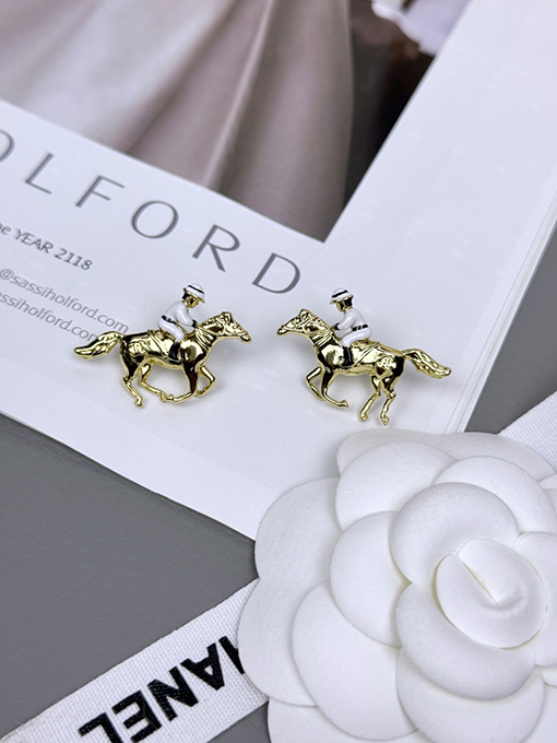 シャネル 乗馬のエナメルイヤリング