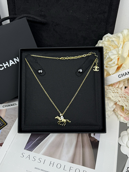 シャネルブランドスーパーコピー 乗馬のエナメルネックレス