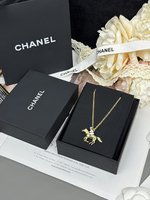 シャネルブランドスーパーコピー 乗馬のエナメルネックレス