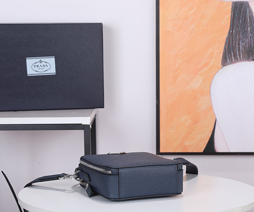 プラダスーパーコピー 新作メンズショルダーバッグ