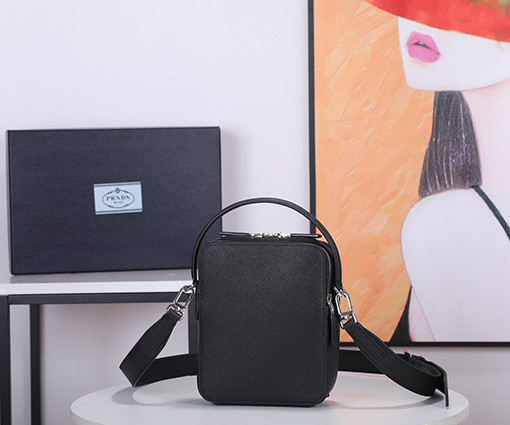 プラダスーパーコピー 新作メンズショルダーバッグ