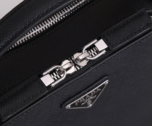 プラダスーパーコピー 新作メンズショルダーバッグ