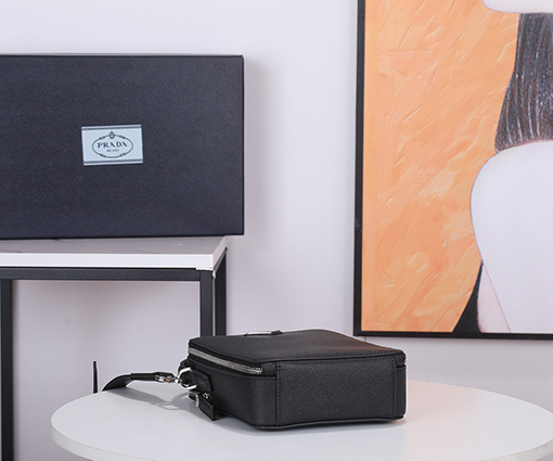 プラダスーパーコピー 新作メンズショルダーバッグ
