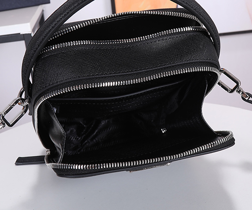 プラダスーパーコピー 新作メンズショルダーバッグ