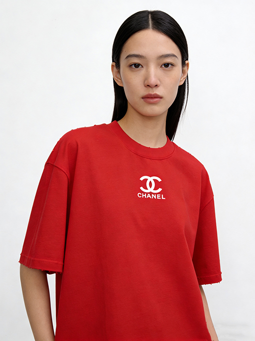 シャネル Chanel クラシックなロゴ入り、ダメージをした厚のラバープリントの半袖Tシャツ