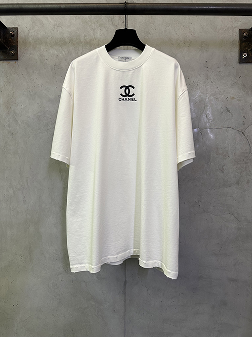シャネル Chanel クラシックなロゴ入り、ダメージをした厚のラバープリントの半袖Tシャツ