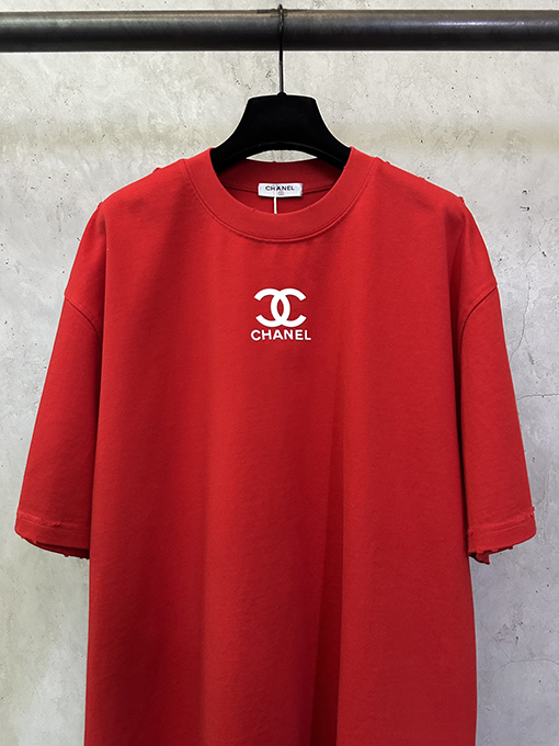シャネル Chanel クラシックなロゴ入り、ダメージをした厚のラバープリントの半袖Tシャツ