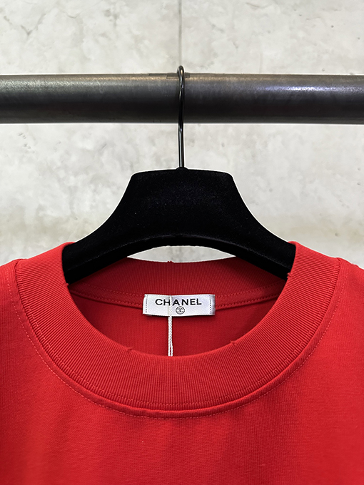 シャネル Chanel クラシックなロゴ入り、ダメージをした厚のラバープリントの半袖Tシャツ