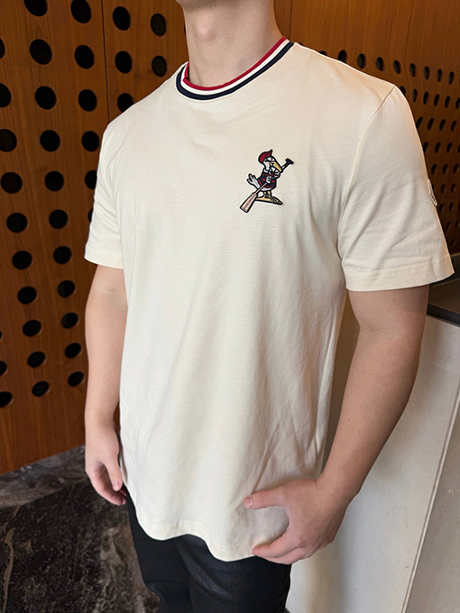 モンクレールスーパーコピー ロゴパッチ付き刺繍入りコットン半袖Tシャツ