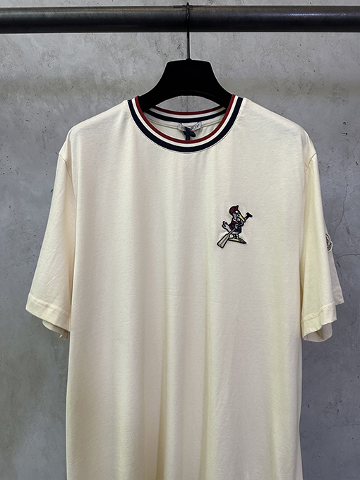 モンクレールスーパーコピー ロゴパッチ付き刺繍入りコットン半袖Tシャツ