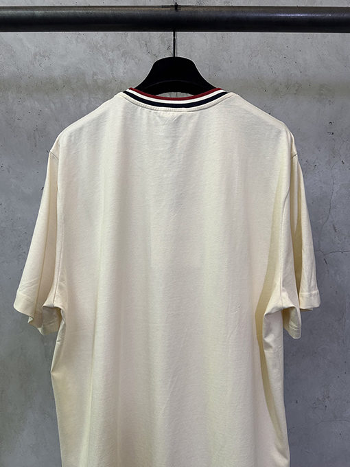 モンクレールスーパーコピー ロゴパッチ付き刺繍入りコットン半袖Tシャツ