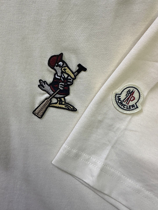 モンクレールスーパーコピー ロゴパッチ付き刺繍入りコットン半袖Tシャツ