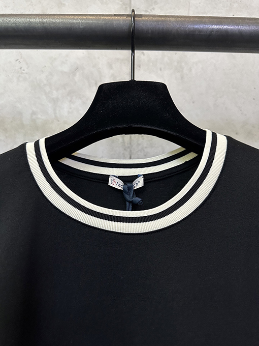 モンクレールスーパーコピー ロゴパッチ付き刺繍入りコットン半袖Tシャツ