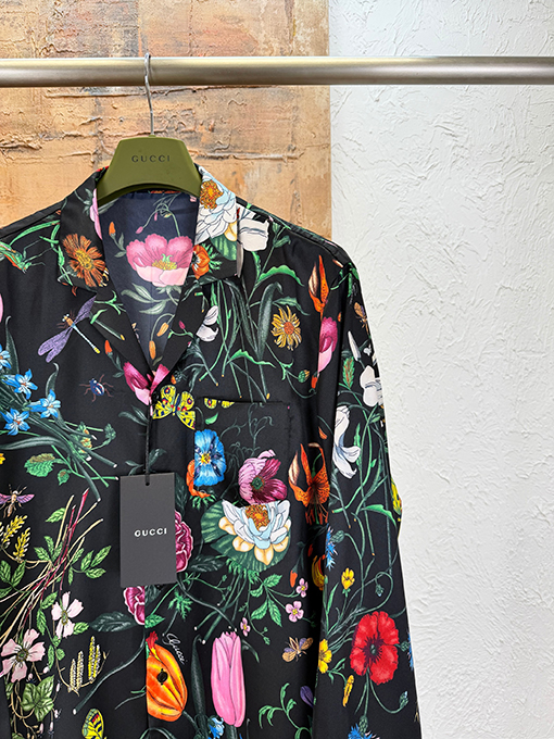 グッチ 花柄の長袖シャツ