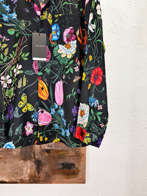 グッチ 花柄の長袖シャツ