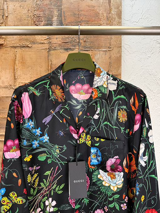 グッチ 花柄の長袖シャツ