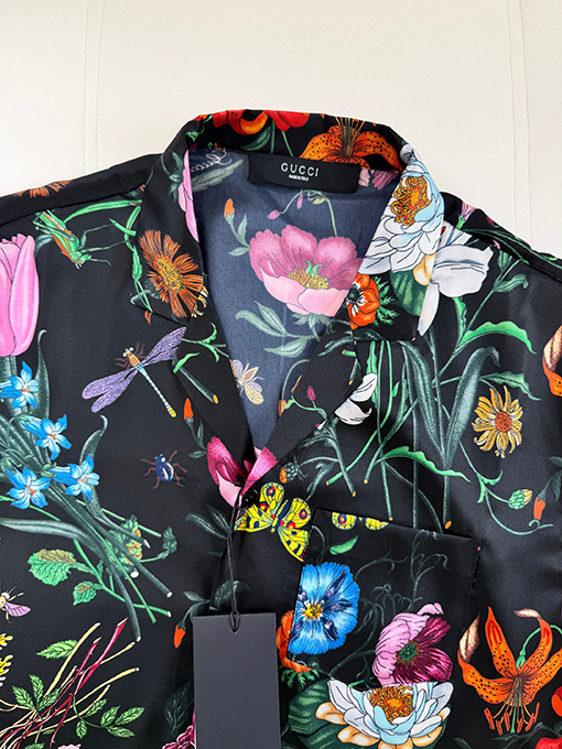 グッチ 花柄の長袖シャツ