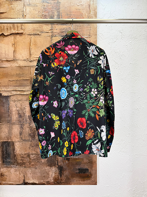 グッチ 花柄の長袖シャツ