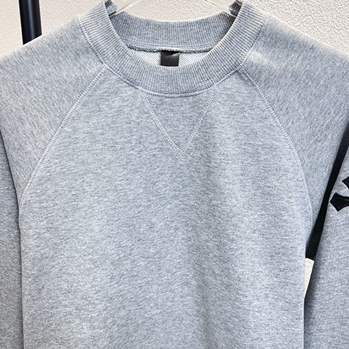 クロムハーツ クロスラベリングの刺繍りクルーネックのスウェットシャ