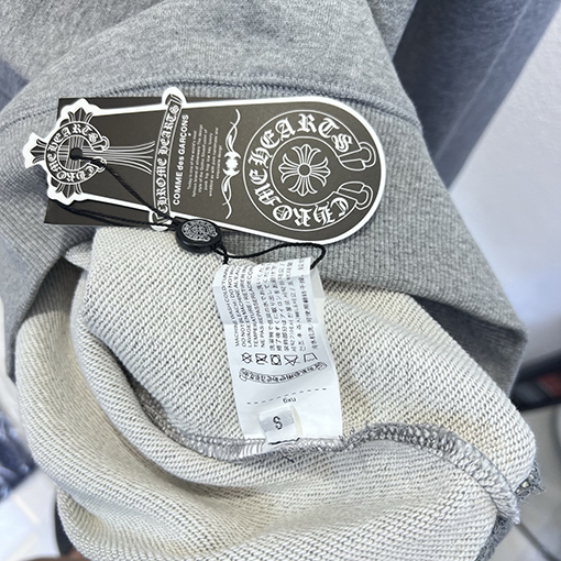 クロムハーツ クロスラベリングの刺繍りクルーネックのスウェットシャ