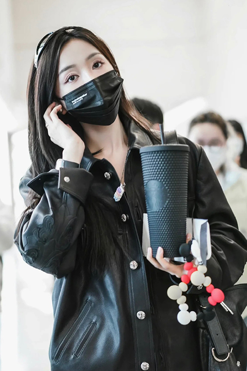 クロムハーツコピー 大きな刺繍りの袖がなクラシックなレザージャケット