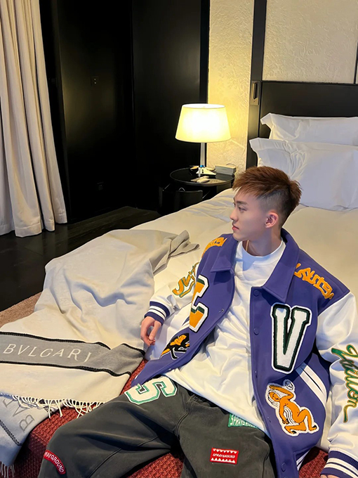 ルイヴィトンブランドコピー スタイリッシュな漫画パッチワークベースボールジャケット