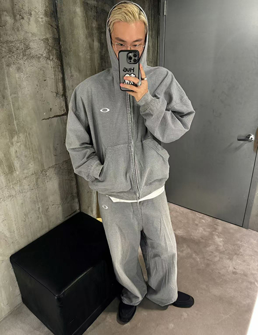 バレンシアガコピー 刺繍りフード付きジップアップジャケット