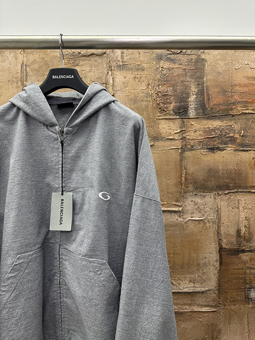 バレンシアガコピー 刺繍りフード付きジップアップジャケット