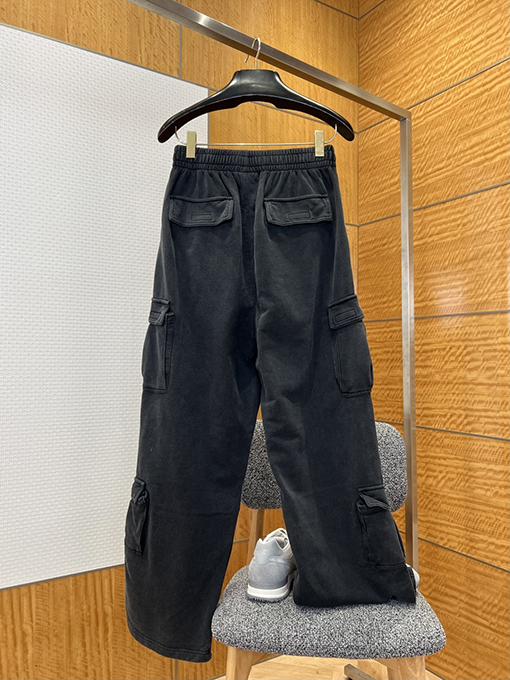 バレンシアガスーパーコピー 刺繍りダメージマルチポケットワイドレッグカーゴパンツ