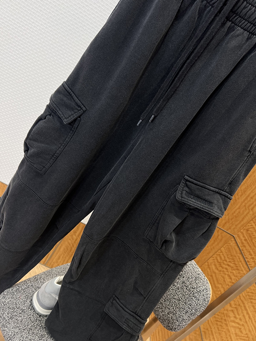 バレンシアガスーパーコピー 刺繍りダメージマルチポケットワイドレッグカーゴパンツ