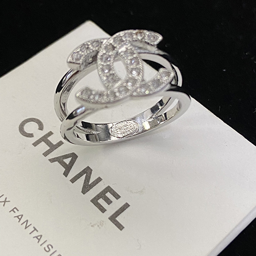 シャネルコピー 全面ダイヤモンドのダブルCシルバ二重層リング