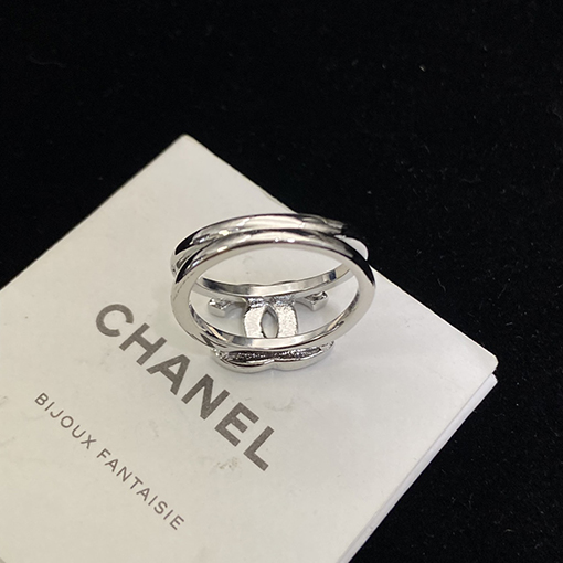 シャネルコピー 全面ダイヤモンドのダブルCシルバ二重層リング