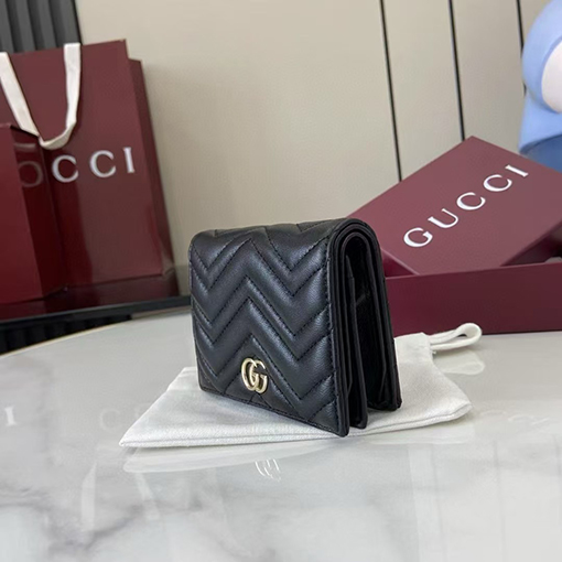 グッチ クラシックなキルティングラムスキンウォレット