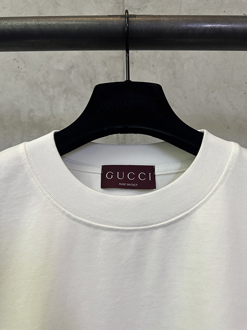 グッチスーパーコピー GUCCI 発泡パウダーロゴ入り半袖Tシャツ