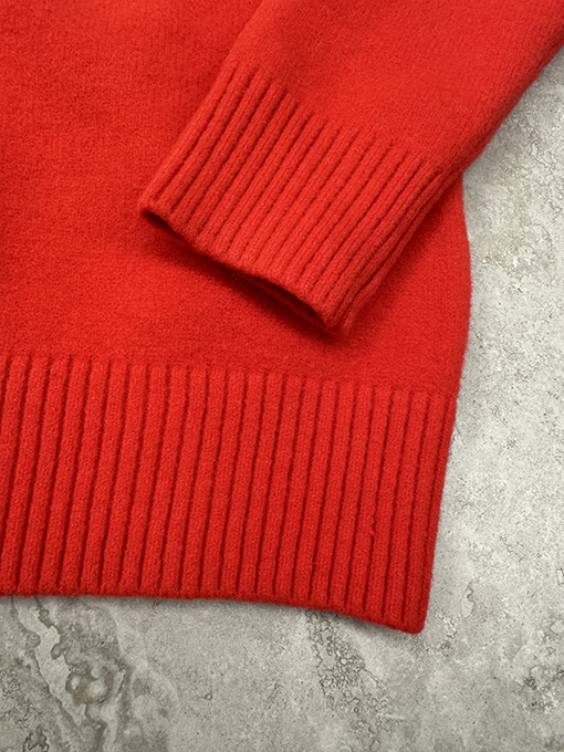 アミ スタイリッシュなアルパカウールのVネックカーディガン