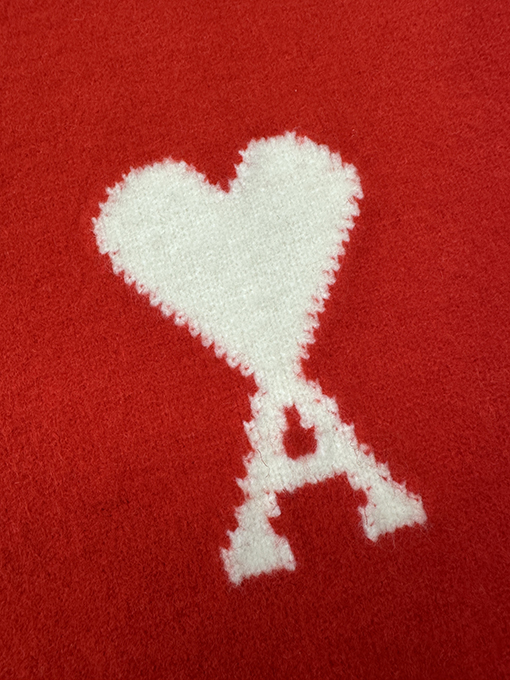 アミ スタイリッシュなアルパカウールのVネックカーディガン