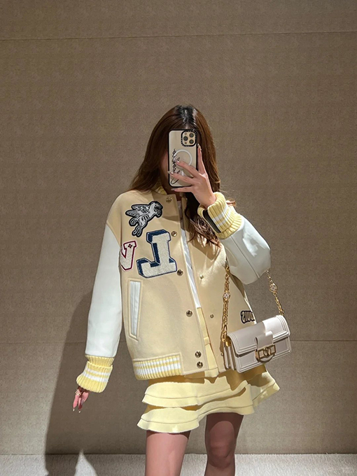 ルイヴィトンコピー 文字柄ストライプのベースボールジャージ