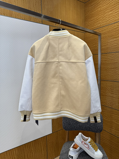 ルイヴィトンコピー 文字柄ストライプのベースボールジャージ