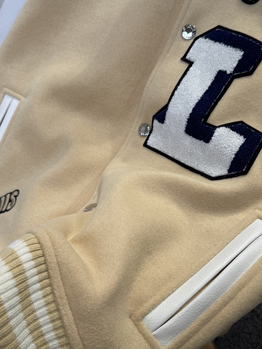 ルイヴィトンコピー 文字柄ストライプのベースボールジャージ