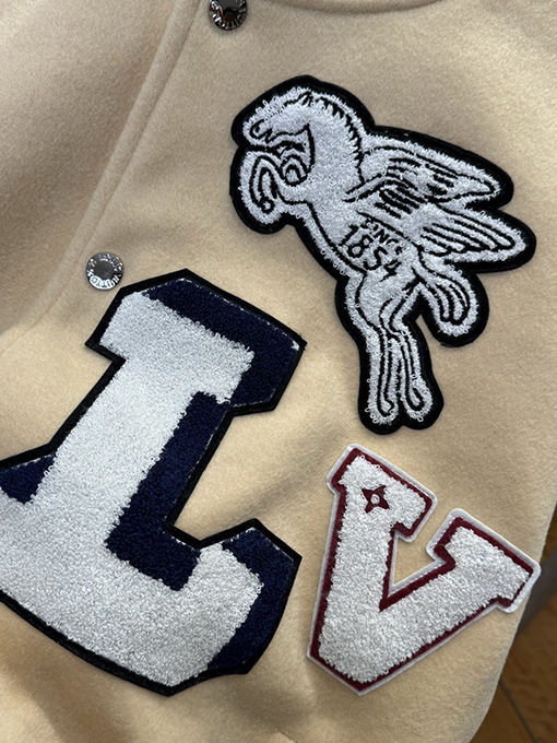 ルイヴィトンコピー 文字柄ストライプのベースボールジャージ