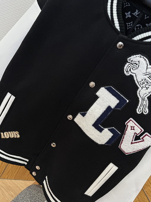 ルイヴィトンコピー 文字柄ストライプのベースボールジャージ