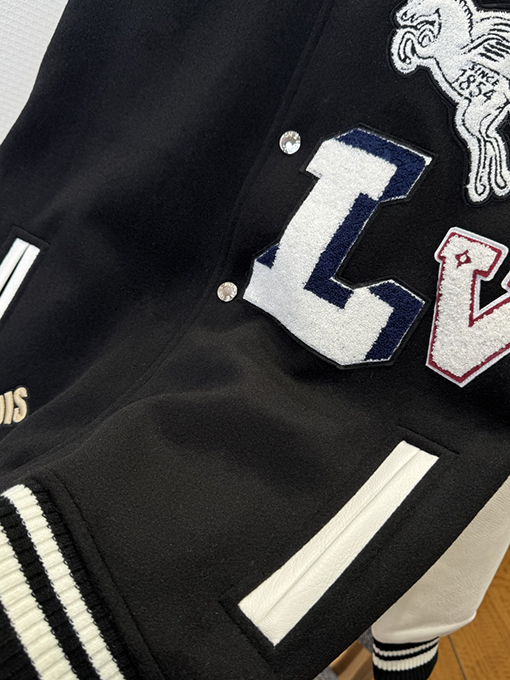 ルイヴィトンコピー 文字柄ストライプのベースボールジャージ