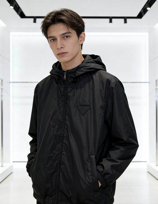 プラダ 布製パッチ付き三角形ロゴ入りフード付きジャケット