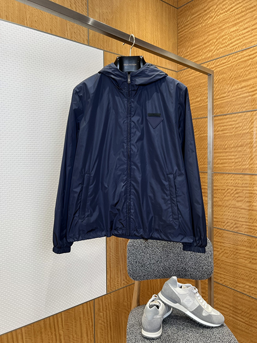 プラダ 布製パッチ付き三角形ロゴ入りフード付きジャケット