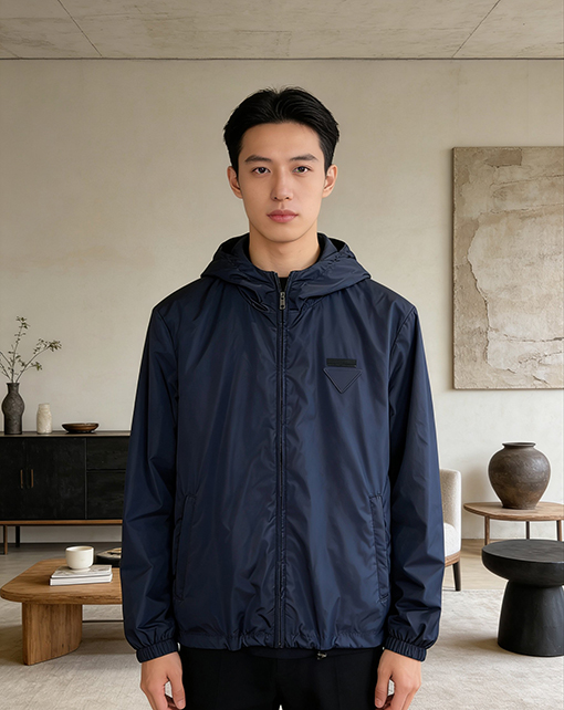 プラダ 布製パッチ付き三角形ロゴ入りフード付きジャケット