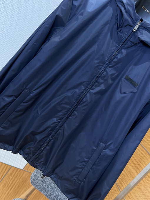 プラダ 布製パッチ付き三角形ロゴ入りフード付きジャケット