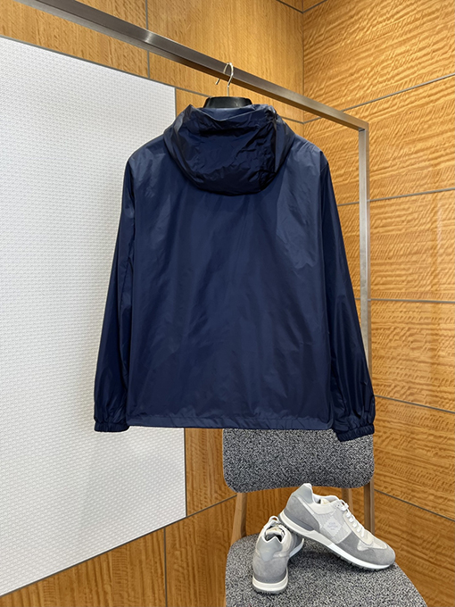 プラダ 布製パッチ付き三角形ロゴ入りフード付きジャケット