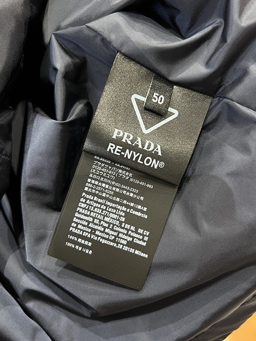 プラダ 布製パッチ付き三角形ロゴ入りフード付きジャケット