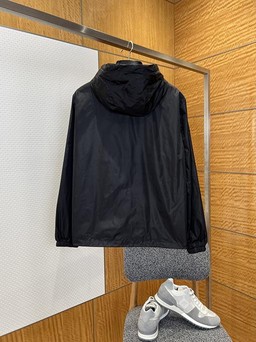 プラダ 布製パッチ付き三角形ロゴ入りフード付きジャケット